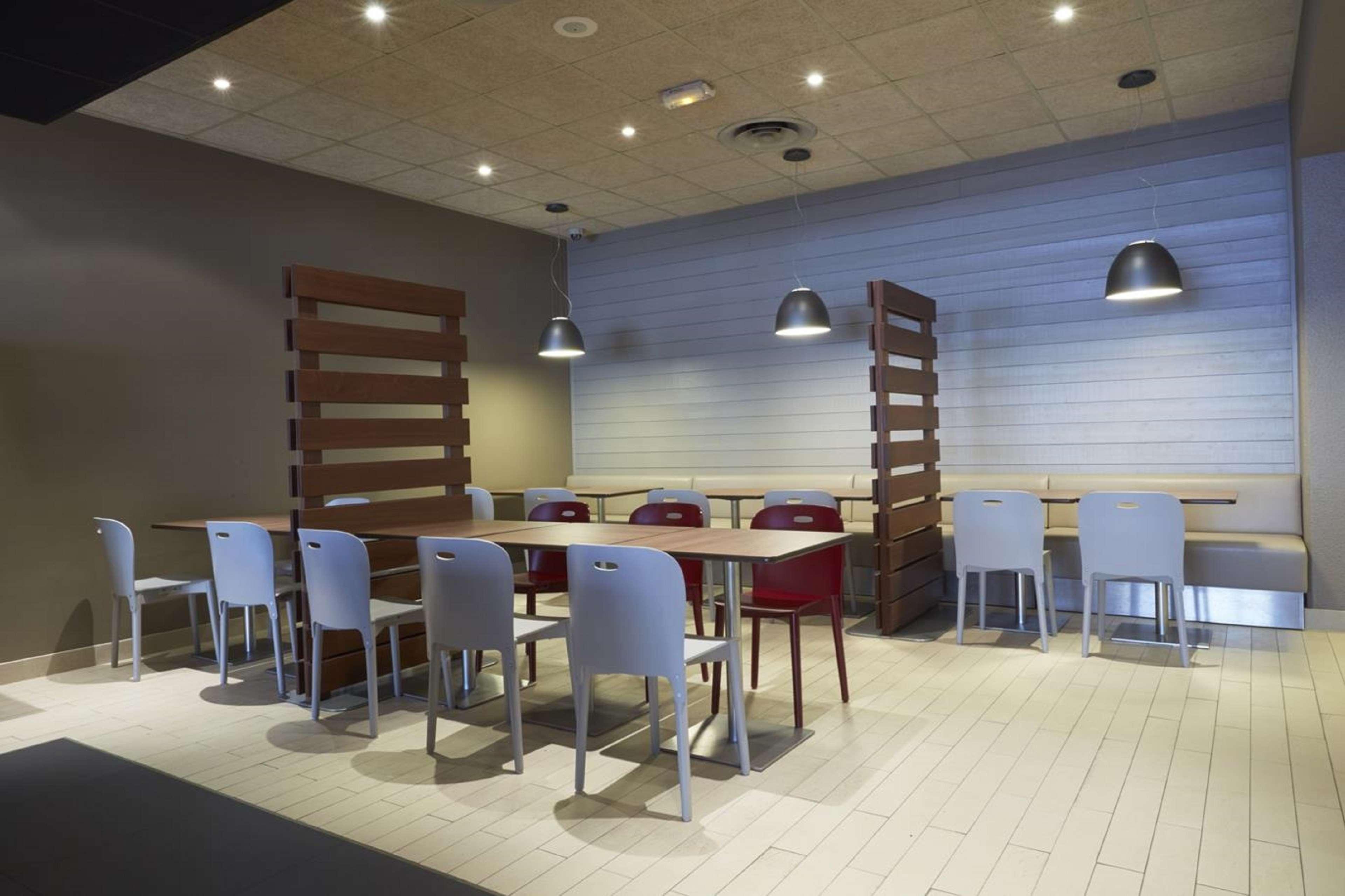 Campanile Paris Est - Pantin Hotell Eksteriør bilde